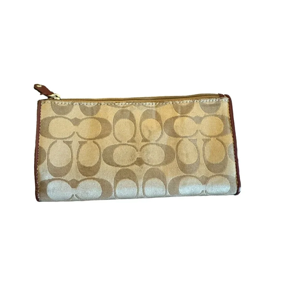 COACH Signature Canvas‎ Trifold Beige Wallet Trademark Buckle Closure